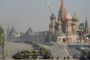 Rusko sa systémom S­300 rado chváli aj na vojenských prehliadkach v Moskve.
