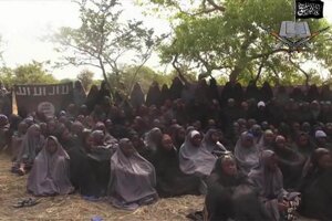 Boko Haram uniesla vyše 200 žiačok zo školy v meste Čibok.
