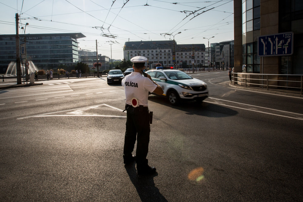 Polícia v uliciach Bratislavy počas summitu EÚ.