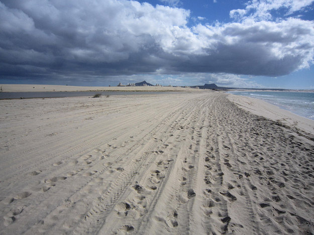 Praia de Chaves je rozsiahla a populárna pláž na Kapverdoch.