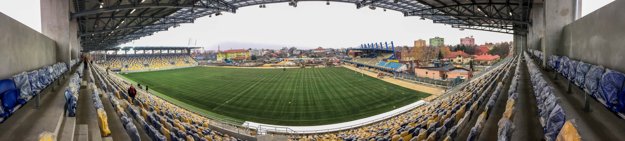 Dunajskú Stredu čaká prvý zápas na novom štadióne.