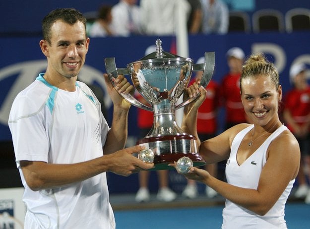 Dominik Hrbatý s Dominikou Cibulkovou vyhrali Hopman Cup v roku 2009.
