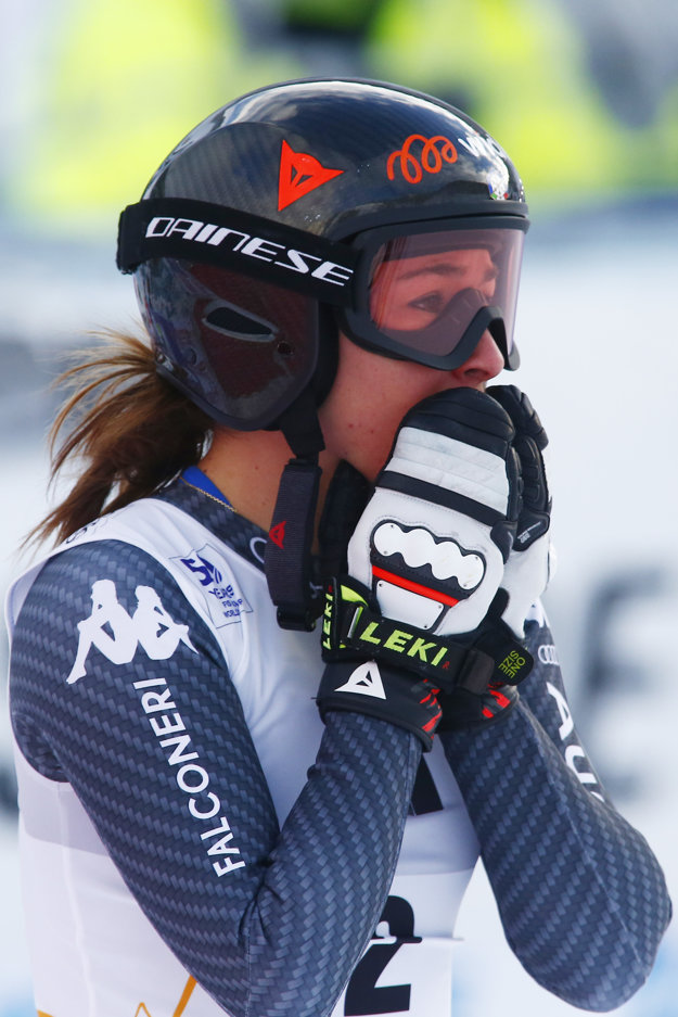 Talianka Soffia Goggiová zhrozene pozerá na pád krajanky Nadie Fanchiniovej.