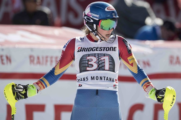Americká lyžiarka Mikaela Shiffrinová v cieli slalomu kombinácie Svetového pohára vo švajčiarskej Crans Montane.