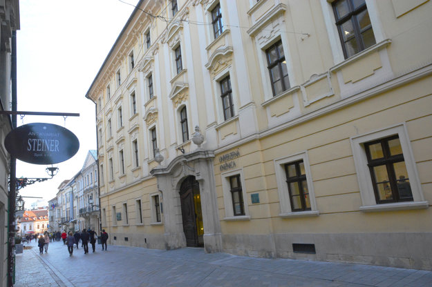 Dnešná Univerzitná knižnica, kedysi De Pauliho palác, v ktorom koncertoval Franz Liszt.