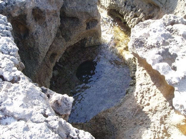 Gozo: Modrá diera pri odlive.
