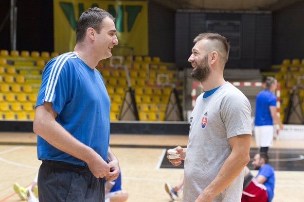 Dlhoroční spoluhráči. S brankárom Richardom Štochlom strávil Tomáš Urban v slovenskej reprezentácii deväť rokov.