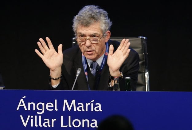 Ángel María Villar je prezidentom španielskej futbalovej federácie a tiež vysokopostaveným členom FIFA aj UEFA.