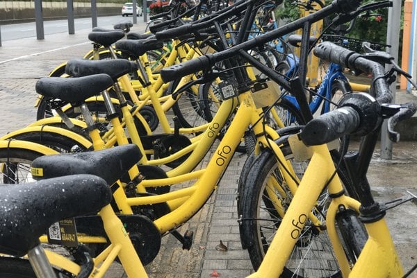 Do Prahy dorazili čínske bicykle ofo, ide o najväčšiu bikesharingovú službu na svete