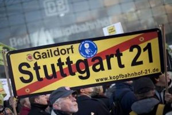 Proti projektu sa vlani mohutne protestovalo.