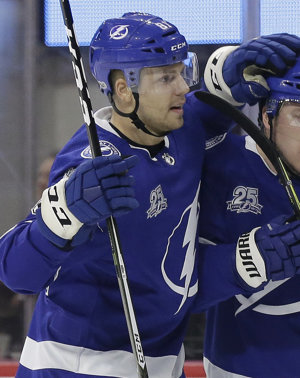 Erik Černák. V Tampe Bay čaká na šancu, akú v LA Kings nedostal.