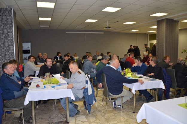 Delegáti volebnej konferencie ObFZ Rožňava.