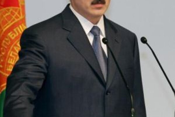 Bieloruský prezident Alexander Lukašenko reční na inaugurácii v Minsku 8.apríla 2006.