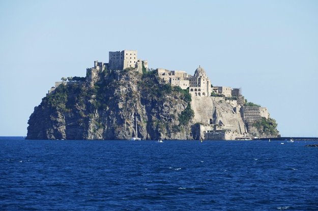 Castello Aragonese.