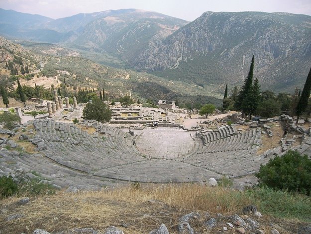 Delphi je významným gréckym miestom s výnimočnou polohou.