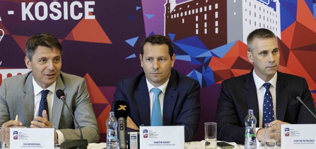 Zľava primátor hlavného mesta SR Bratislavy Ivo Nesrovnal, prezident SZĽH Martin Kohút a námestník primátora mesta Košice Martin Petruško.