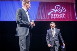 21. máj 2014. Predseda strany Smer-SD Robert Fico počas kultúrno-spoločenského podujatia "Euromajáles",  na ktorom boli predstavení kandidáti na posty europoslancov za stranu Smer.
