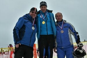 Jozef Dibdiak (v strede) nemá na Slovensku konkurenciu. 