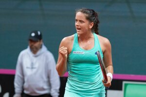 Na snímke slovenská tenistka Viktória Kužmová sa raduje z víťazstva nad Beatriz Haddadovou Maiovou z Brazílie v druhej dvojhre baráže o účasť v II. svetovej skupine Pohára federácie Slovensko – Brazília 20. apríla 2019 v Bratislave.