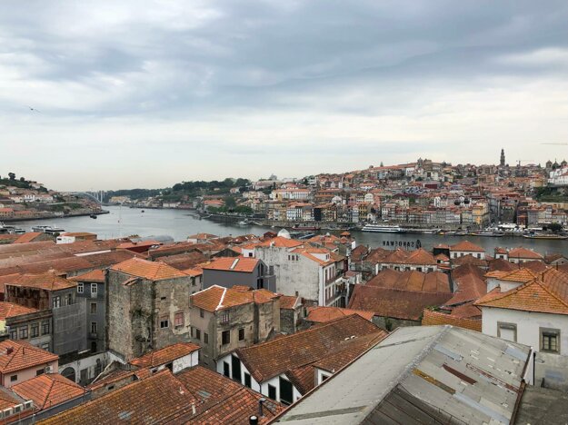 Pohľad na Porto a vínne pivnice vo Vila Nova de Gaia