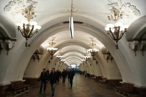 V moskovskom metre uviazlo vyše tisíc cestujúcich kvôli výpadku elektriny