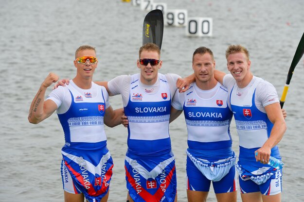 Slovenskí reprezentanti v rýchlostnej kanoistike v zložení sprava Samuel Baláž, Erik Vlček, Adam Botek a Csaba Zalka v cieli pretekov na 500 metrov K4 na II. Európskych hrách v Minsku 2019.