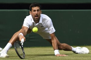 Novak Djokovič v semifinálovom zápase Wimbledonu 2019.