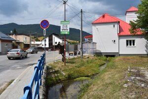Cez potok urobia lávku pre peších. Vznikne ti malá oddychová zóna. 