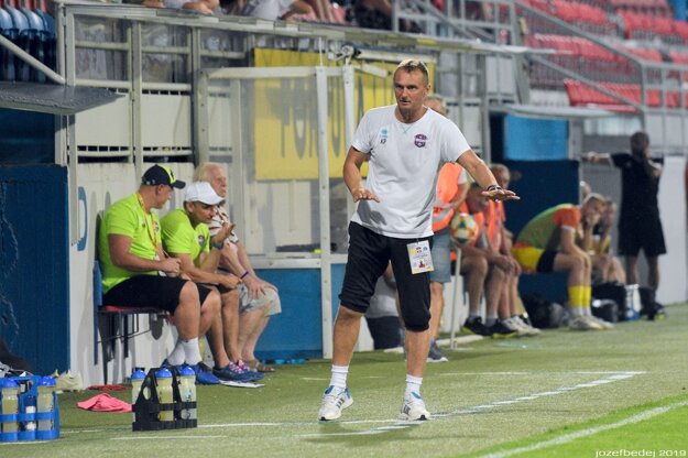 Tréner Karol Praženica v predošlej sezóne vionistov zachránil a teraz ich ťahá k pohárovým priečkam.