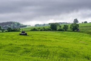 Cesta hrdinov SNP má takmer osemsto kilometrov a vedie cez väčšinu významných oblastí Slovenska, ktoré zohrali dôležitú úlohu počas Slovenského národného povstania.