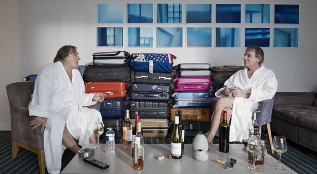 Gérard Depardieu a Michel Houellebecq vo filme Thalasso.