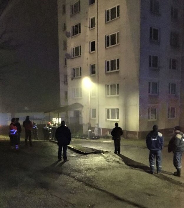 Hasiči evakuovali 108 osôb.