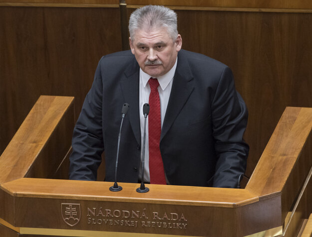 Minister práce, sociálnych vecí a rodiny Ján Richter.