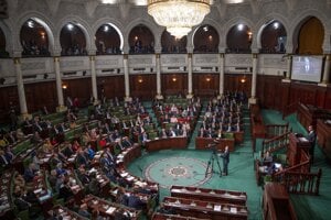 Dôveru vláde napokon vyjadrilo 129 poslancov a 77 bolo proti.