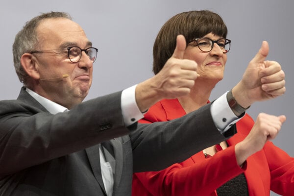 Nemeckí sociálni demokrati v prieskume predbehli zelených
