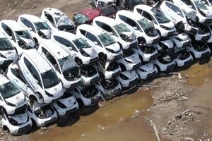 Takmer 50 elektromobilov skončilo v Indianapolise po 4 rokoch v šrote.