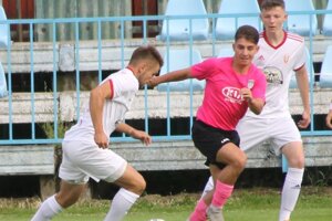 Futbalisti Bardejovskej Novej Vsi zvíťazili doma proti poslednému tímu tabuľky zo Svidníka najtesnejším rozdielom 2:1.