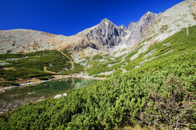 Skalnaté pleso a pohľad na Lomnický štít