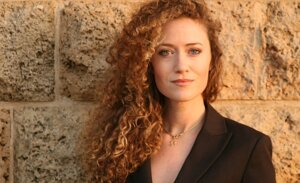 Melody Sucharewiczová.