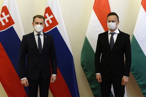 Maďarský minister zahraničných vecí Péter Szijjártó (vpravo) a slovenský podpredseda vlády a minister financií Igor Matovič.