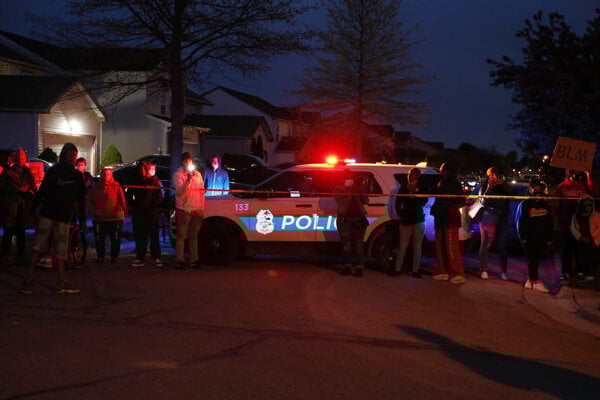 Tínedžerka napadla v Columbuse nožom dve osoby, polícia ju zastrelila