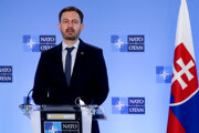 Premiér Eduard Heger po stretnutí s generálnym tajomníkom NATO Jensom Stoltenbergom v Bruseli.
