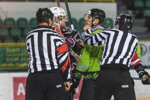 Považskobystrickí hokejisti favorizovaným Žilinčanom v play off nič nedarovali.  