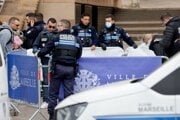 Polícia na mieste činu v meste Marseille.