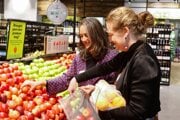 Na Novom Zélande začne od soboty platiť zákaz tenkých plastových vrecúšok, ktoré sa v obchodoch používajú na ovocie a zeleninu. 