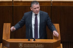 Poslanec Roman Mikulec.