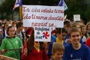 Účastníci pochodu za život v roku 2013 v Košiciach.