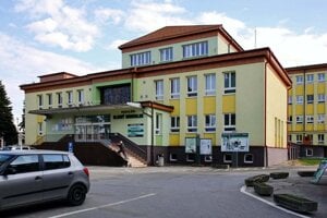 Agel kladie nohu do dverí v ďalšej nemocnici. V Bardejove si môže posilniť pozíciu