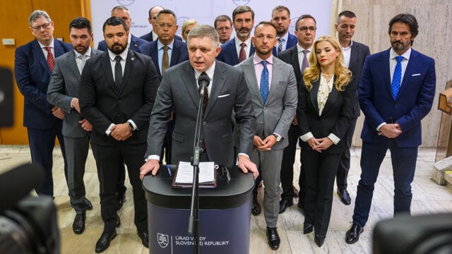 Premiér Robert Fico s členmi vládneho kabinetu.