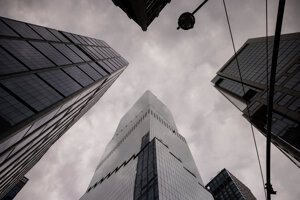 Pohľad na budovu The Spiral v newyorskej štvrti Hudson Yards (v strede), kde sa nachádza sídlo spoločnosti Pfizer NYC.